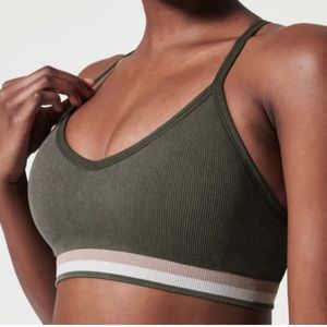 SPANX Soft Stretch Seamless Low Impact Sports Bra